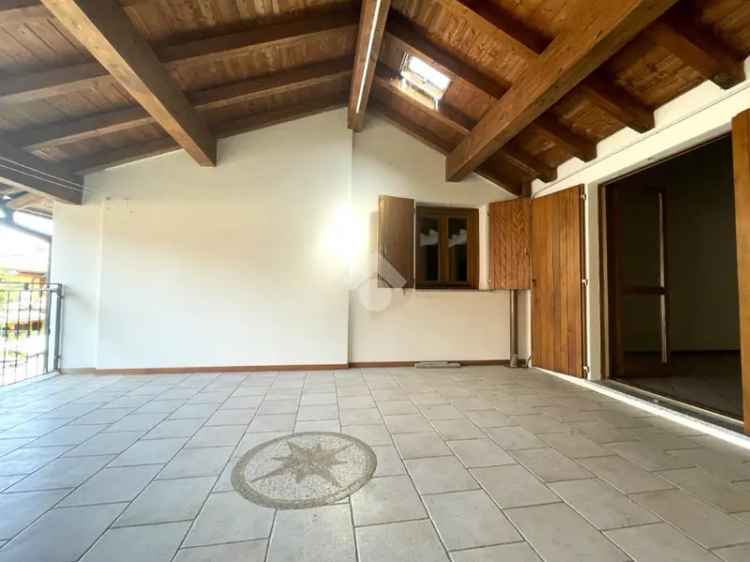 Casa indipendente con terrazzo a Sesto ed Uniti