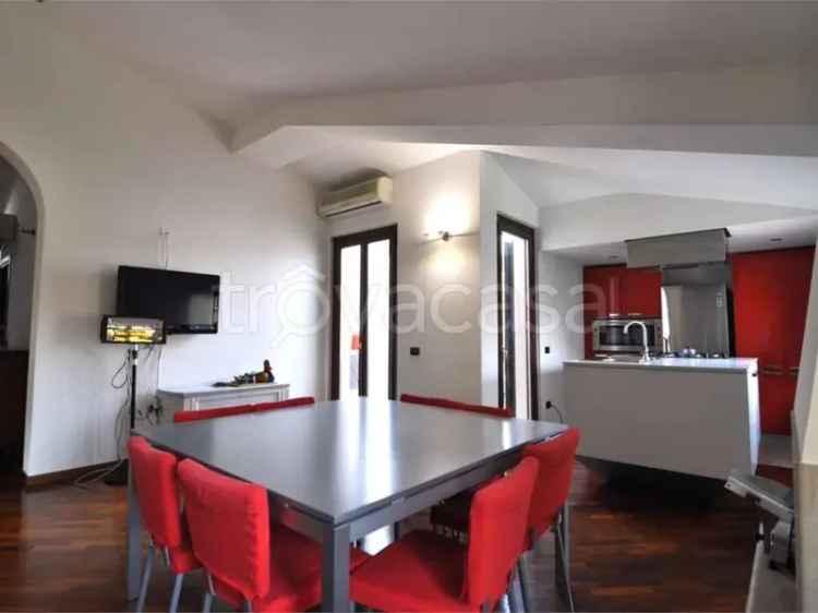 Attico Brescia Via Corsica: Pentalocale Mansardato con Terrazzo
