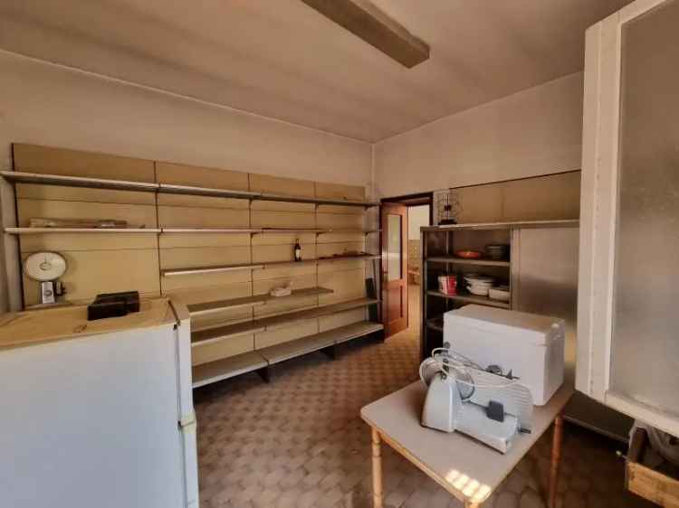 Rustico con Trattoria da Ristrutturare Dovera