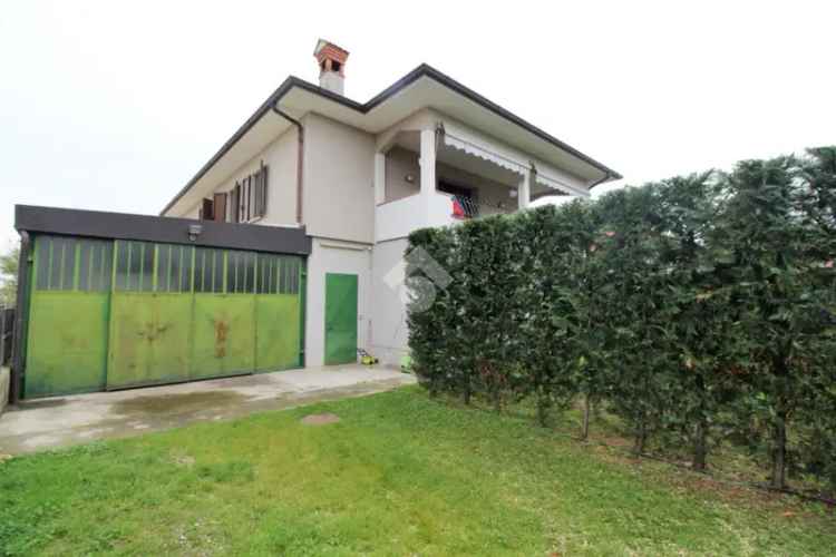 Villa singola ristrutturata con laboratorio e giardino