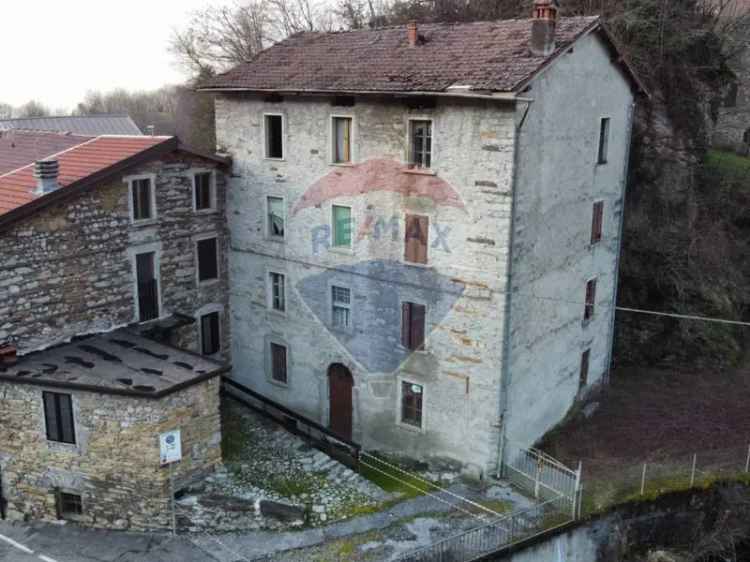 Rustico in Vendita a Bienno Prestine: Investimento Ideale