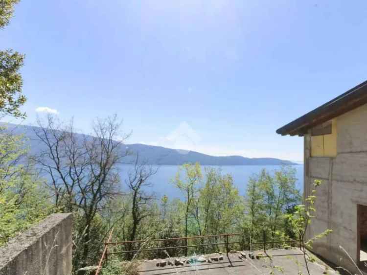 Rustico Vista Lago Gargnano 25000mq Terreno