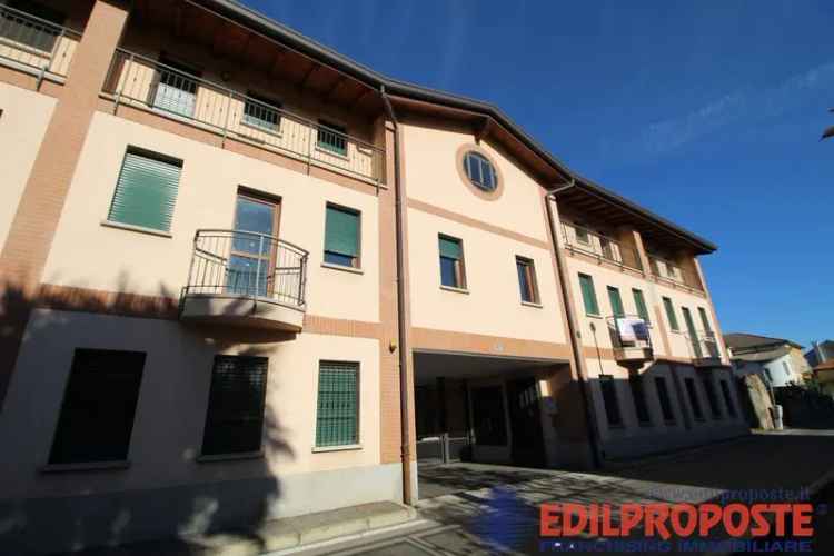 Bilocale in Vendita Misinto Centro Con Box e Cantina