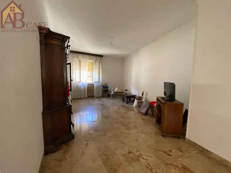 Casa in Vendita Gambolò - Semi Indipendente con Box Auto