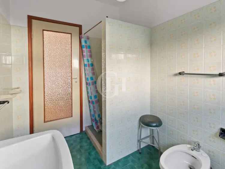 Villa in vendita a Toscolano Maderno con due appartamenti