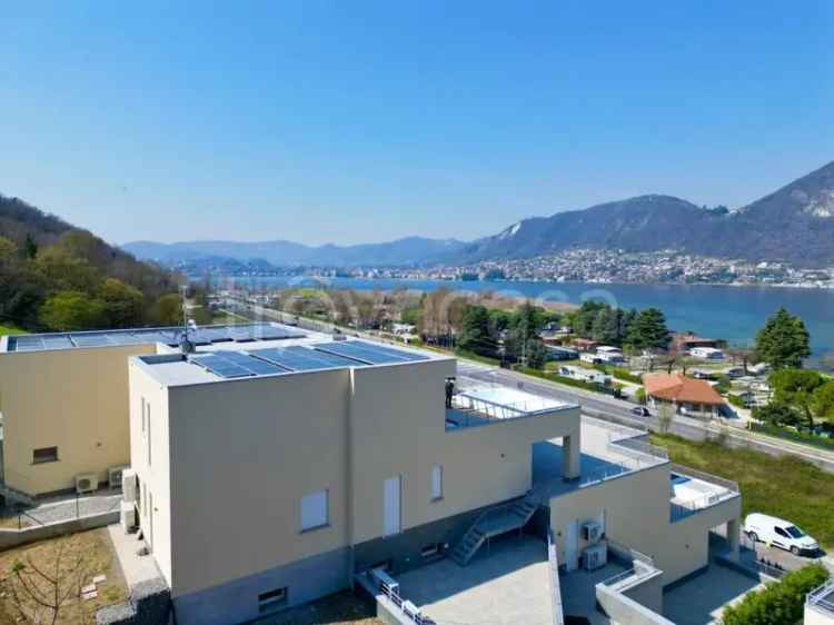Attico di Lusso con Vista Lago a Iseo