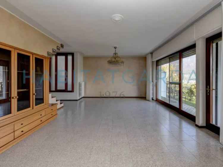 Villa con Vista Lago a Salò - Giardino e Ampio Garage