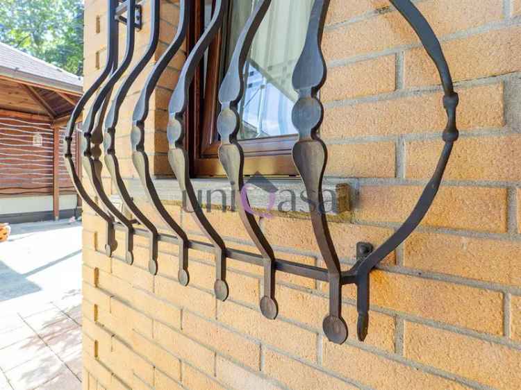 Villa Singola Meda Giardino Privato Recente Costruzione