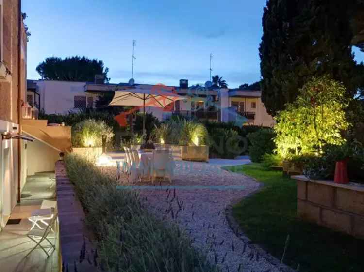 Casa Trifamiliare in Affitto a Roma Appia Antica
