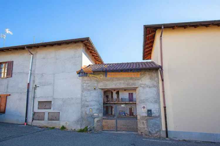 Rustico in vendita a Carnago - Ampia metratura da ristrutturare
